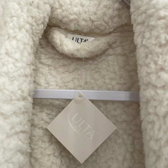 ULTA cream Sherpa robe with belt.  S/M - Picture 5 of 5
